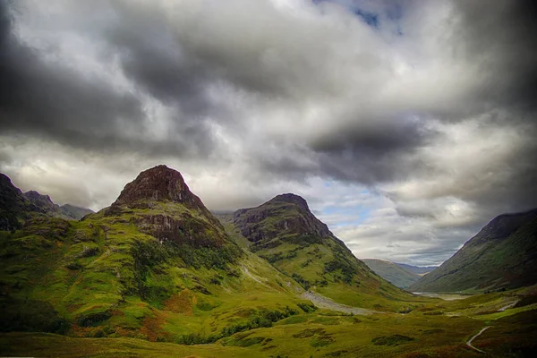 Een Luchtfoto Van Prachtige Bergen Schotland Verenigd Koninkrijk — Stockfoto
