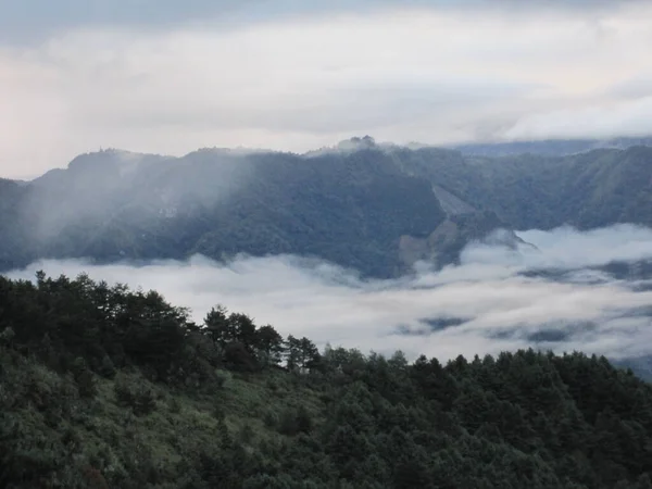 Прекрасный Вид Юшань Известный Гора Джейд Холмы Туманный День Тайване — стоковое фото