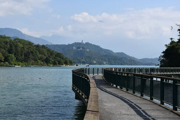 Lávka Přes Měsíční Jezero Tchaj Wanu — Stock fotografie