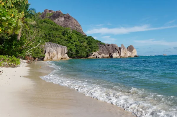 Una Hermosa Vista Costa Con Árboles Tropicales Isla Digue Seychelles — Foto de Stock
