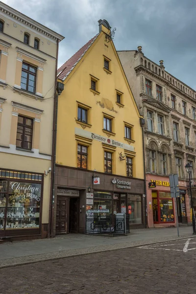 Függőleges Lövés Üzletek Alatt Hagyományos Kőépületek Torun Lengyelország — Stock Fotó
