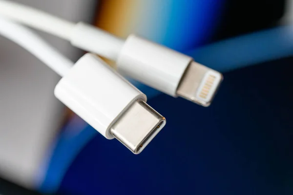 Close White Usb Lightning Male Cables — Stock Photo, Image