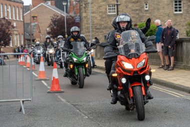 Morpeth Fair Day, Northumberland, İngiltere 'de klasik motosiklet kuyruğu.