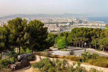 Barcelona 'daki Montjuic Kalesi' nden şehrin manzarası.