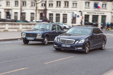 Caddedeki Fransız arabası. Peugeot 504