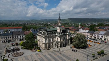 Nowy Sacz belediye binasının güzel bir görüntüsü.