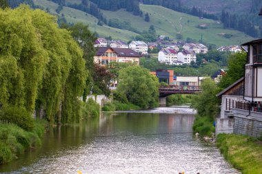 Moldavya 'nın Bukovina şehrinde ünlü bir dağ beldesidir.