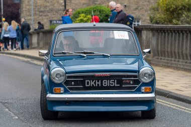 Morpeth Fair Day, Northumberland, İngiltere 'de klasik bir Austin GT arabası.