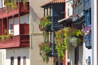 Santa Cruz de la Palma 'nın renkli geleneksel balkonları, Kanarya Adaları, La Palma, İspanya
