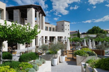 Yunanistan 'da tatil, Costa Navarino, Yunanistan' da lüks bir seyahat beldesi ve dünya kadar otantik deneyim sunuyor.