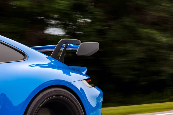 Een Modern Blauw Porsche 911 Gt3 Sportauto Wiel Beweging Een — Stockfoto