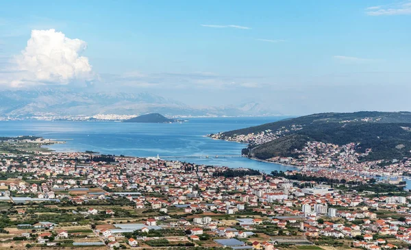 Pejzaż Trogiru Przeciwko Morzu Błękitnemu Niebu Chorwacja — Zdjęcie stockowe