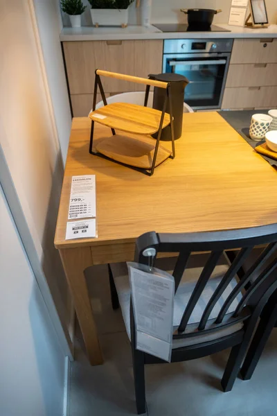 Exposition Une Table Une Chaise Cuisine Dans Magasin Meubles Électroménagers — Photo