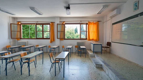 Klaslokaal Prachtig Schoolgebouw Griekenland Natuur School Met Gelukkige Leerlingen Zagora — Stockfoto