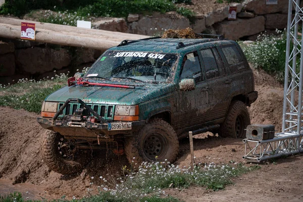 Groene Tweede Generatie Jeep Cherokee Gaat Van Weg — Stockfoto