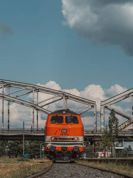 Eine Vertikale Aufnahme Eines Roten Alten Zuges Deutschen Eisenbahnmuseum Technikmuseum — Stockfoto