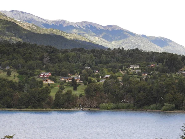 Hermoso Lago Cerca Las Montañas Villa Agostura Argentina —  Fotos de Stock