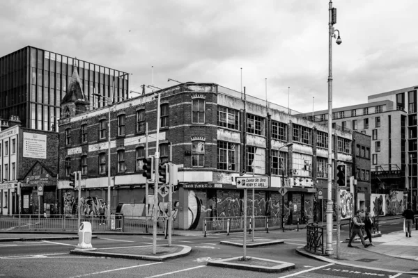 Grayscale Derelict Building Crossroad Dublin City Center Ireland — Stock Photo, Image