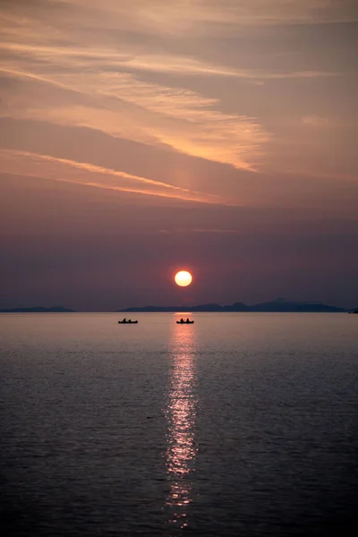 Ein Schöner Blick Auf Einen Sonnenuntergang Über Dem Meer Mit — Stockfoto