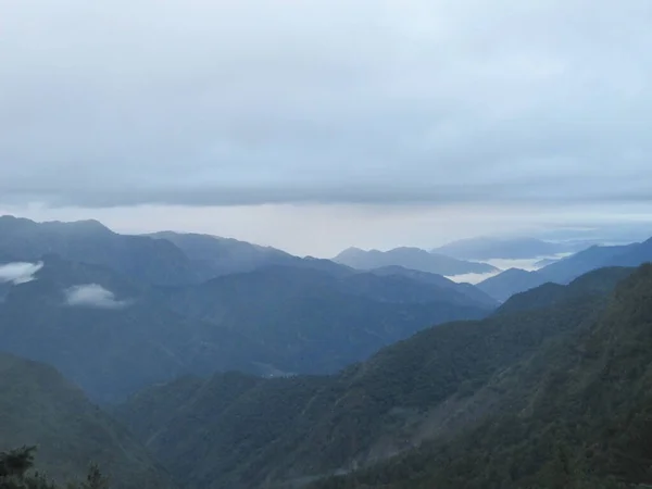 Прекрасный Вид Юшань Известный Гора Джейд Холмы Туманный День Тайване — стоковое фото