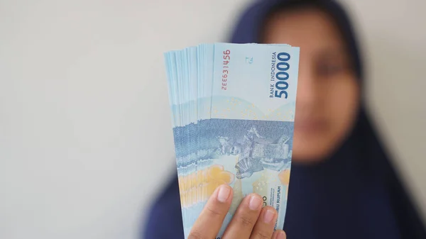 Primer Plano Alrededor 000 Rupias Indonesias Poder Una Mujer Del —  Fotos de Stock