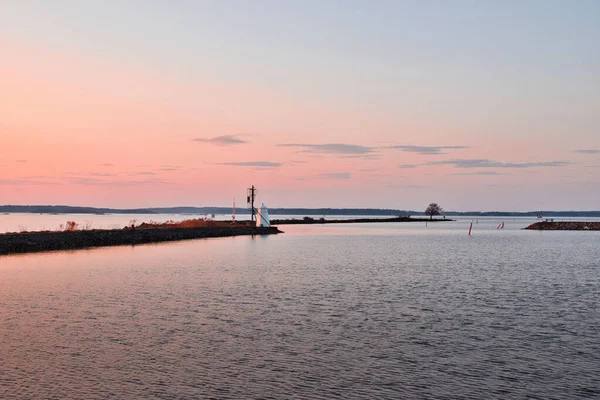 Bela Vista Farol Costa Contra Céu Rosado Pôr Sol — Fotografia de Stock