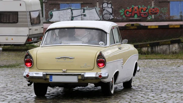 1957年から1960年にかけて製造されたドイツ製のフォード車で — ストック写真