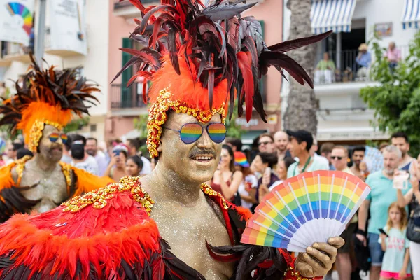 Sitges Spanje Juni 2022 Glimlachende Man Met Zijn Gezicht Beschilderd — Stockfoto