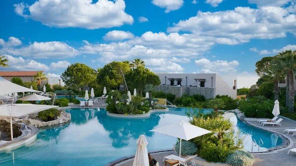在希腊度假 美丽的度假酒店Costa Navarino 是希腊的一个豪华旅游目的地 提供了一个充满真实体验的世界 — 图库照片