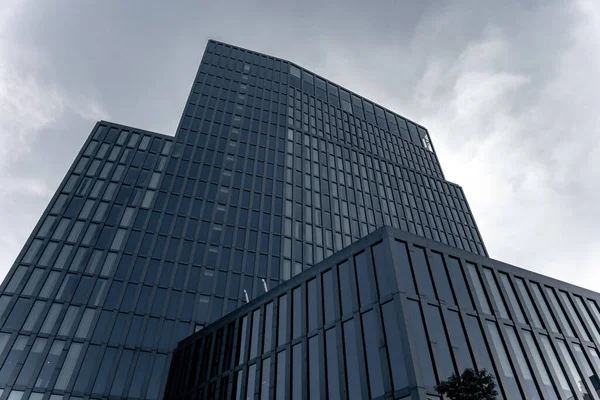 Низькокутний Знімок Сучасної Будівлі Скляним Фасадом — стокове фото