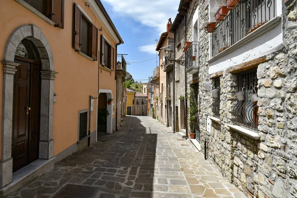 Uma Rua Estreita Uma Aldeia Rural Uma Região Sul Itália — Fotografia de Stock
