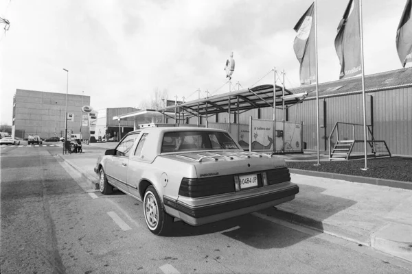 Coche Aparcado Calle Pontiac 6000 — Foto de Stock