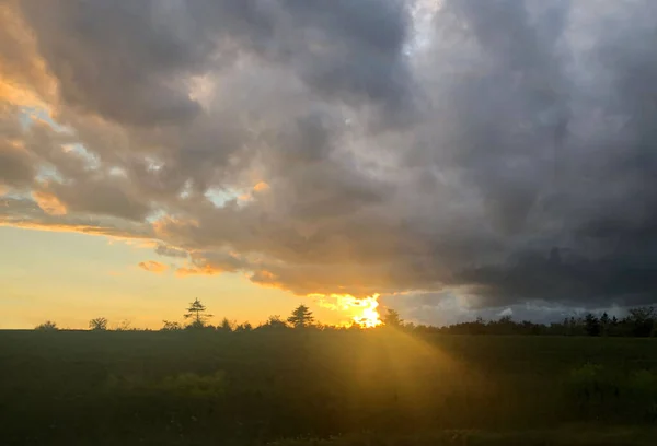 Vacker Gyllene Solnedgång Över Ett Landsbygdsområde Caledon Ontario — Stockfoto