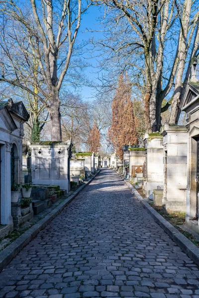 Paris Cemitério Pere Lachaise Beco Paralelepípedos Com Sepulturas Inverno — Fotografia de Stock