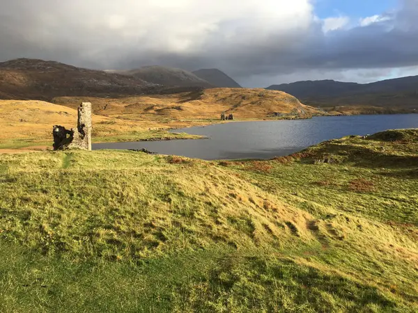 Ein Schöner Blick Auf Die Schottischen Highlands Mit Ihrem Fluss — Stockfoto