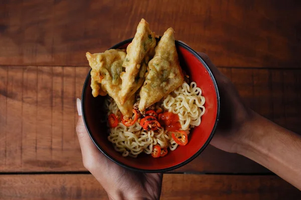 Een Close Shot Van Een Kom Van Gebakken Noodle Mie — Stockfoto