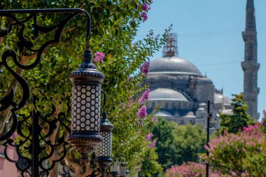 İstanbul, Türkiye 'de Mavi Cami' ye yakın sokak lambaları