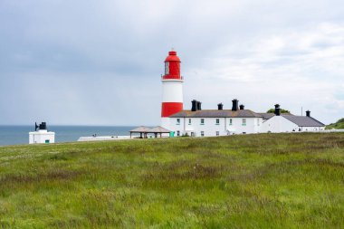 Souter Deniz Feneri, Marsden yakınlarında, Güney Tyneside, Birleşik Krallık, The Leas 'taki kamusal yoldan izlendi..