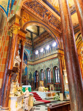 Avenida Afonso Pena 'da yer almaktadır. Kilise yakın zamanda yenilendi.