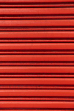 Kırmızı malzeme dokusunun yakın çekimi.