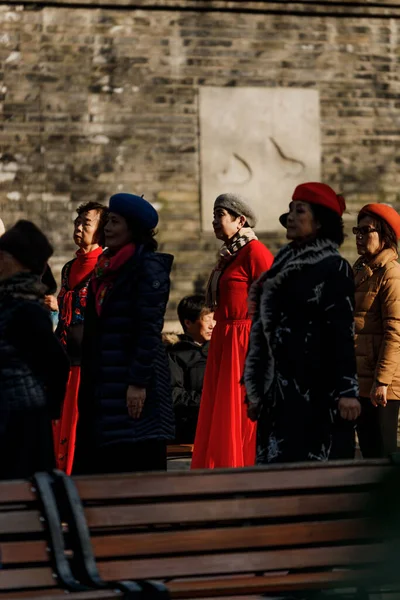 Les Habitants Shanghai Dans Les Rues Par Une Journée Ensoleillée — Photo