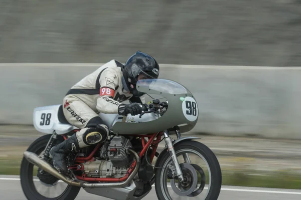 Schnelles Italienisches Motorrad Auf Der Strecke Moto Guzzi Lemans — Stockfoto