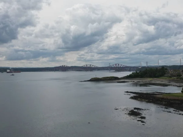 Aerial Seascape Surrounded Greenery Field Background Forth Bridges — Stock Photo, Image