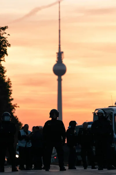 5月1日柏林街头示威的抗议者 — 图库照片