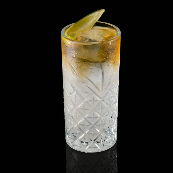 Closeup Shot Glass Cocktail Lime Slice Black Background — Stock Photo, Image