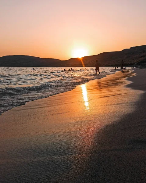 Vertikal Bild Strand Livlig Solnedgång Himlen — Stockfoto