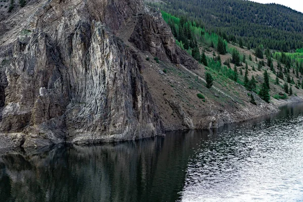 Rocky Cliffs Reflected Lake Colorado — Stock Photo, Image