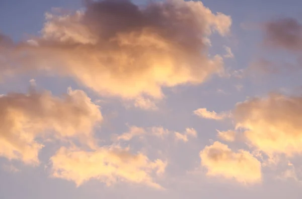 Wolkenlandschaft Bunte Wolken Bei Sonnenuntergang Der Nähe Des Ozeans — Stockfoto