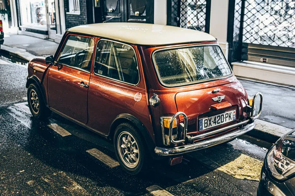 Carro Pequeno Clássico Rua Mini Clássico — Fotografia de Stock