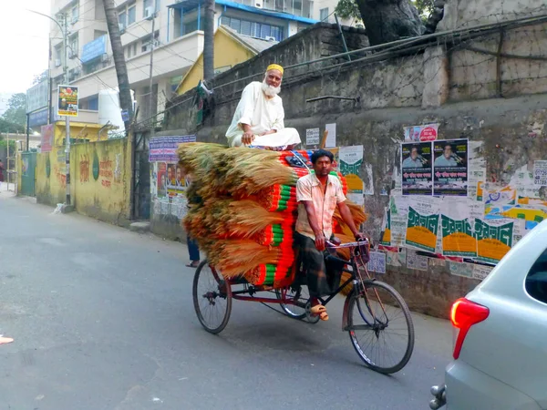 Bláznivý Normální Lidský Náklad Zcela Přetížené Kolo Rikši Dháce Bangladéš — Stock fotografie